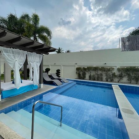 Ezekiel'S Private Hot Spring Resort Calamba  Exterior photo